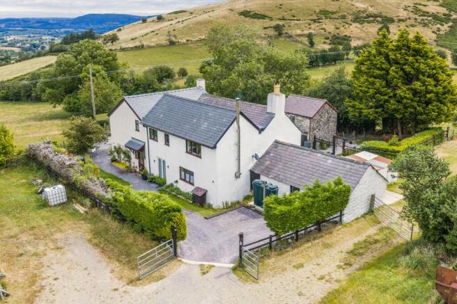 5 bed property, in Bylchau, £600,000