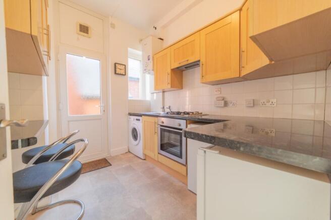 1 bed property, in Monthermer Road, £140,000