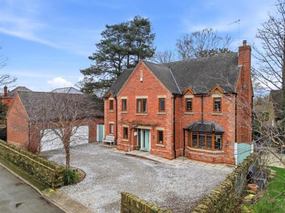 6 bed property, in Rye Flatt Lane, £950,000