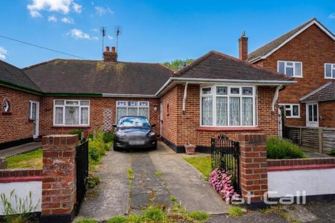 2 bed property, in Alexandra Road, £350,000