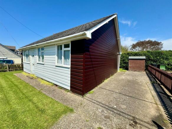 3 bed property, in Leadengate Close, £365,000