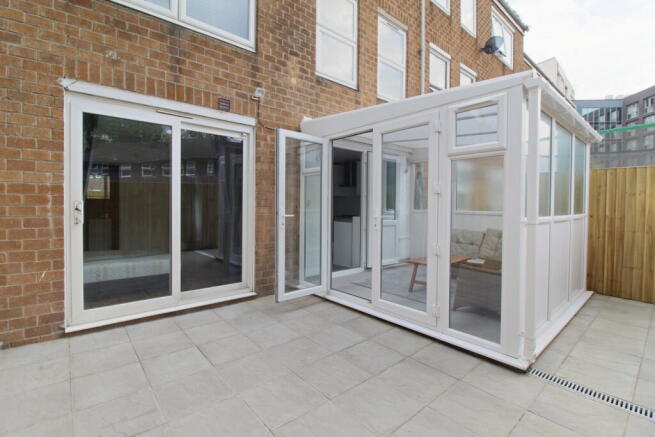 5 bed property, in Amhurst Road, £950,000