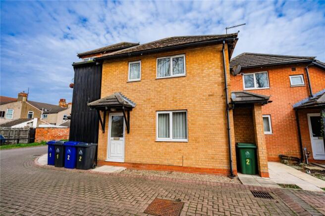 1 bed property, in Intax Farm Mews, £69,950
