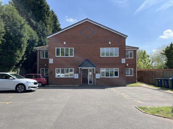 2 bed property, in Littleworth Road, £80,000