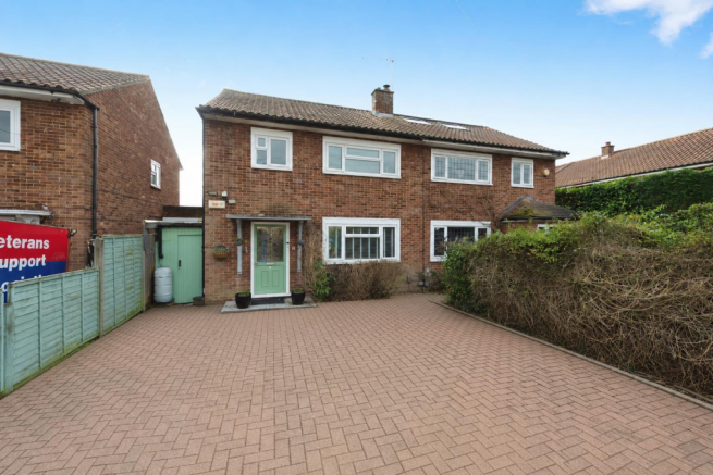 3 bed property, in Adecroft Way, £730,000