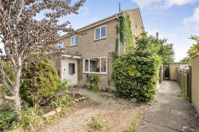 3 bed property, in Southcombe Way, £265,000