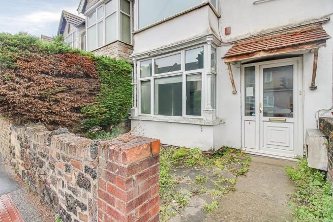 3 bed property, in Bournemouth Park Road, £240,000
