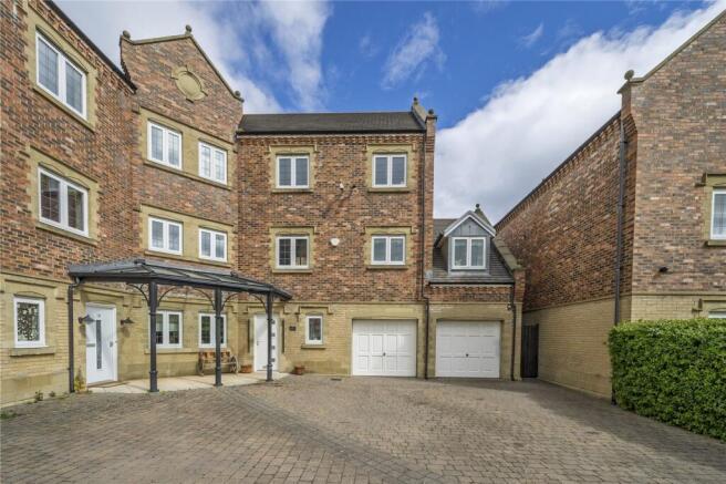 5 bed property, in The Square, £750,000