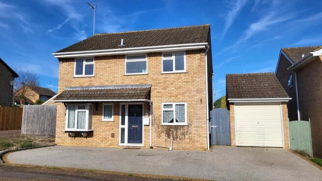 4 bed property, in Carisbrook Court, £350,000