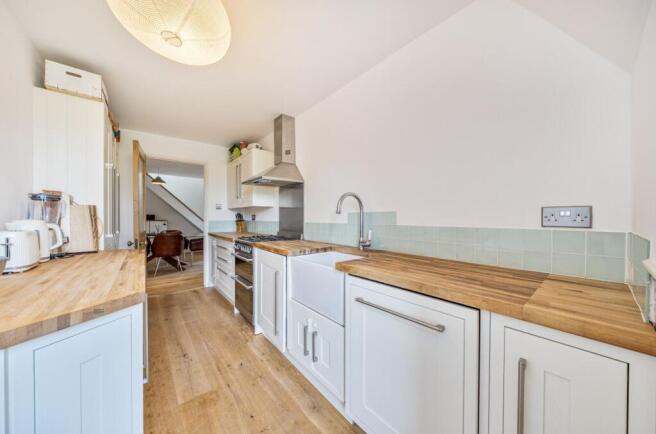 2 bed property, in Picketts Lane, £375,000