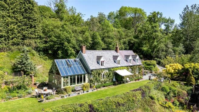 3 bed property, in Bwlch-y-Plain, £695,000