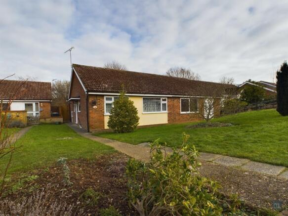 2 bed property, in Tippett Avenue, £199,995