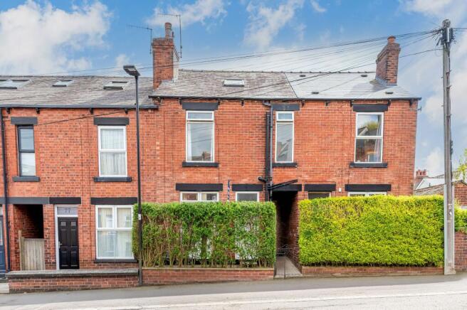 2 bed property, in Tullibardine Road, £250,000