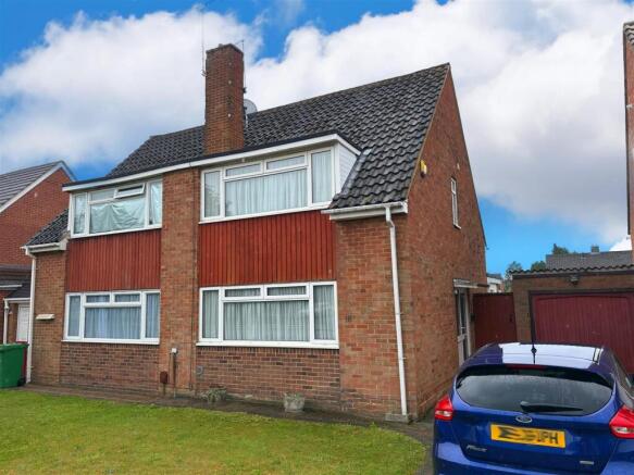 3 bed property, in Kennett Road, £550,000