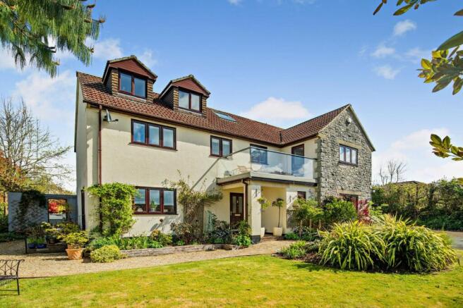 6 bed property, in Chardstock, £775,000