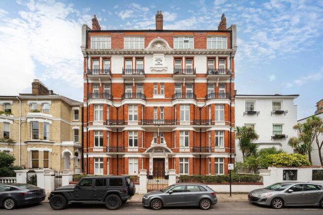 2 bed property, in Editha Mansions, £599,000