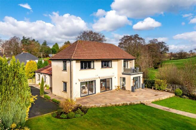 4 bed property, in Clitheroe Road, £995,000