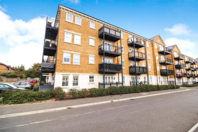 2 bed property, in Cinnabar Court, £280,000