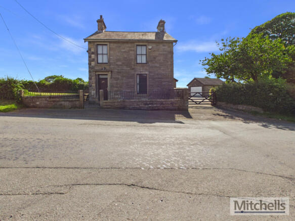 3 bed property, in Brook House, £280,000
