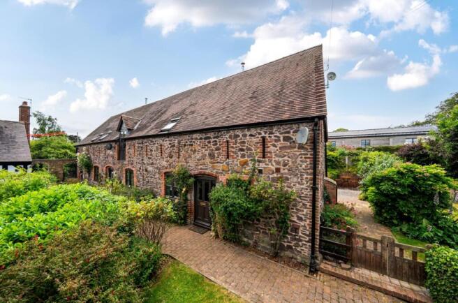 2 bed property, in Michaelmas Barn, £450,000