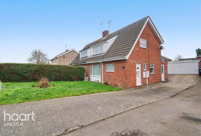 3 bed property, in Renfrew Road, £190,000