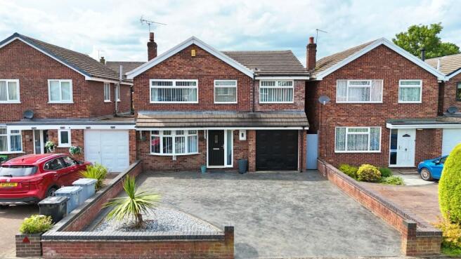 4 bed property, in Woolston Drive, £385,000
