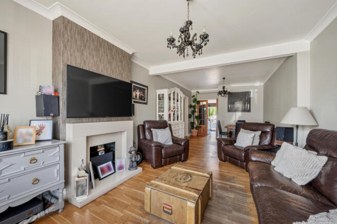 5 bed property, in Tolworth Road, £825,000