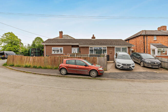 2 bed property, in Beechwood, £190,000
