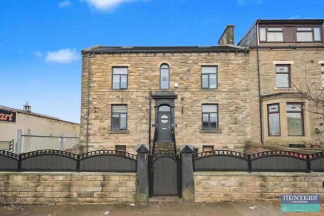 5 bed property, in Leeds Old Road Bradford, £360,000