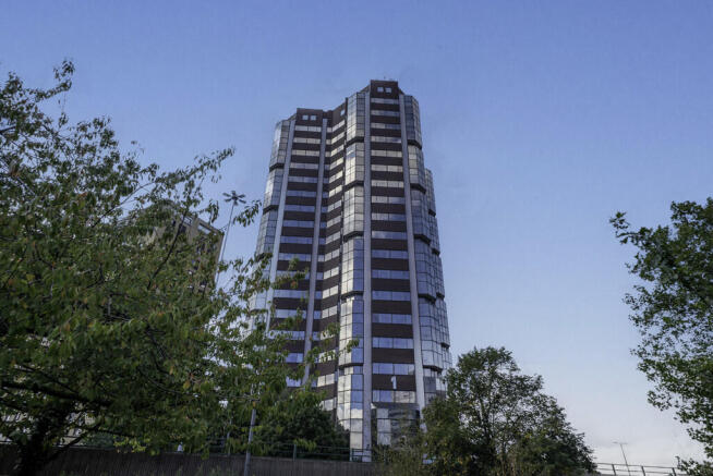 1 bed property, in Metropolitan House, £85,000