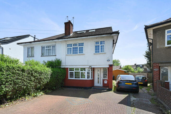 5 bed property, in Kingshill Avenue, £635,000