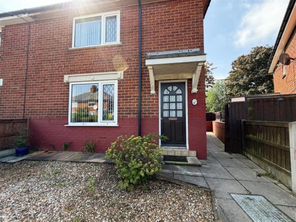 3 bed property, in Maes Enion, £140,000