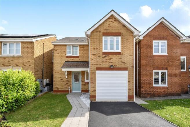 3 bed property, in Bryn Dreinog, £260,000