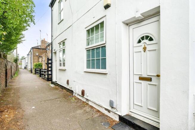 2 bed property, in Clewer Fields, £385,000