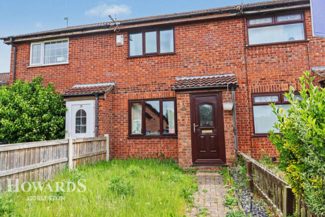 2 bed property, in Woodfarm Lane, £140,000