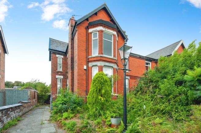 5 bed property, in Prescot Road, £390,000