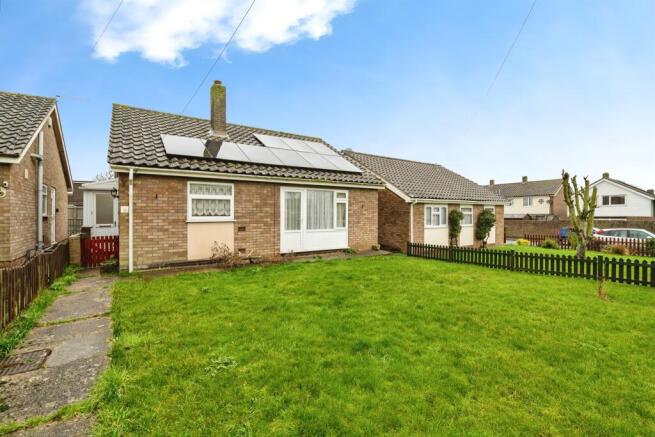 3 bed property, in Chestnut Road, £130,000