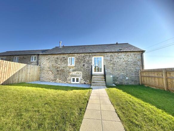 3 bed property, in Helston TR13, £450,000