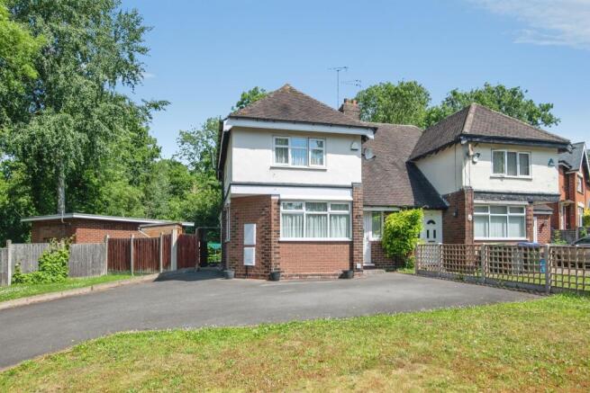 3 bed property, in Merrions Close, £300,000