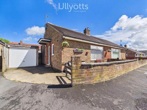 1 bed property, in St Augustines Drive, £125,000