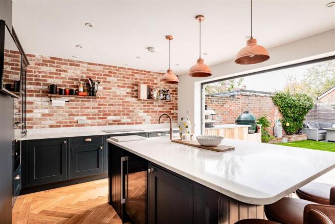 3 bed property, in High Street, £750,000
