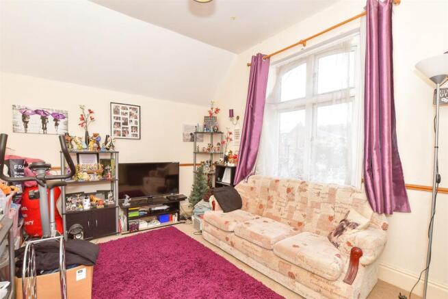 1 bed property, in St. James Street, £70,000
