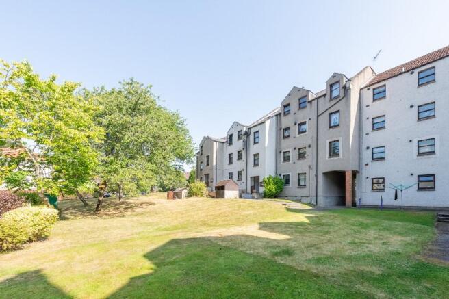 2 bed property, in Millside Terrace, £63,000