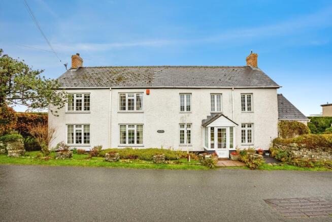 4 bed property, in Betws Ifan, £230,000