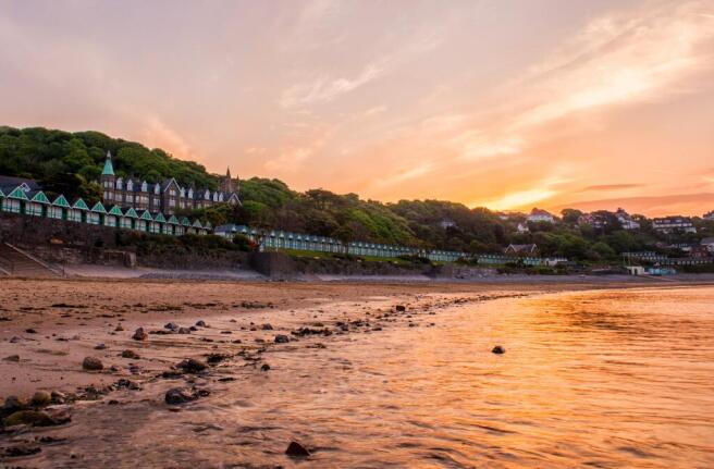 2 bed property, in Langland Bay Manor, £370,000
