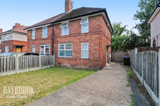 3 bed property, in Holgate Crescent, £170,000