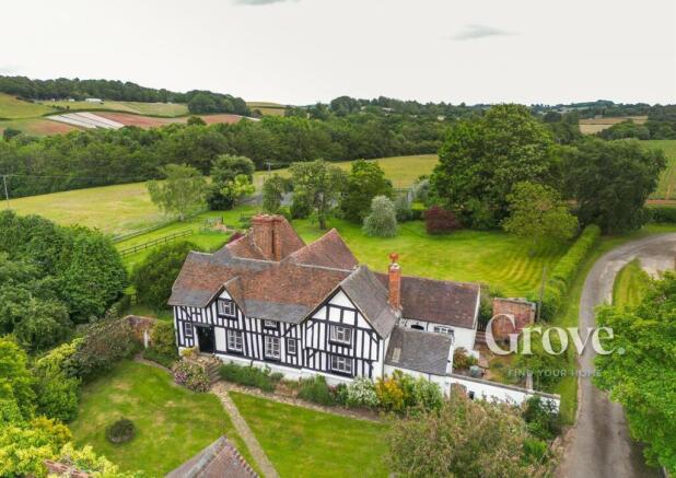 6 bed property, in Worcester Road, £1,350,000