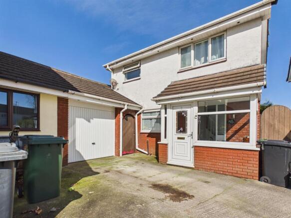 3 bed property, in Crake Bank, £225,000