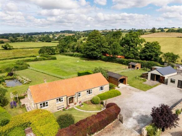 4 bed property, in Green Pastures, £800,000
