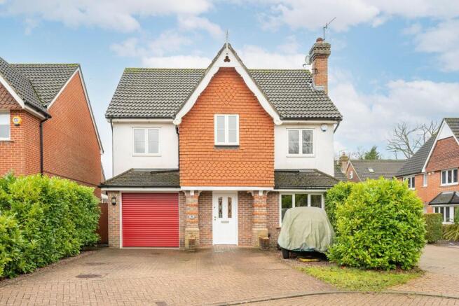5 bed property, in Jennings Way, £685,000